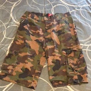 Camouflage short pants